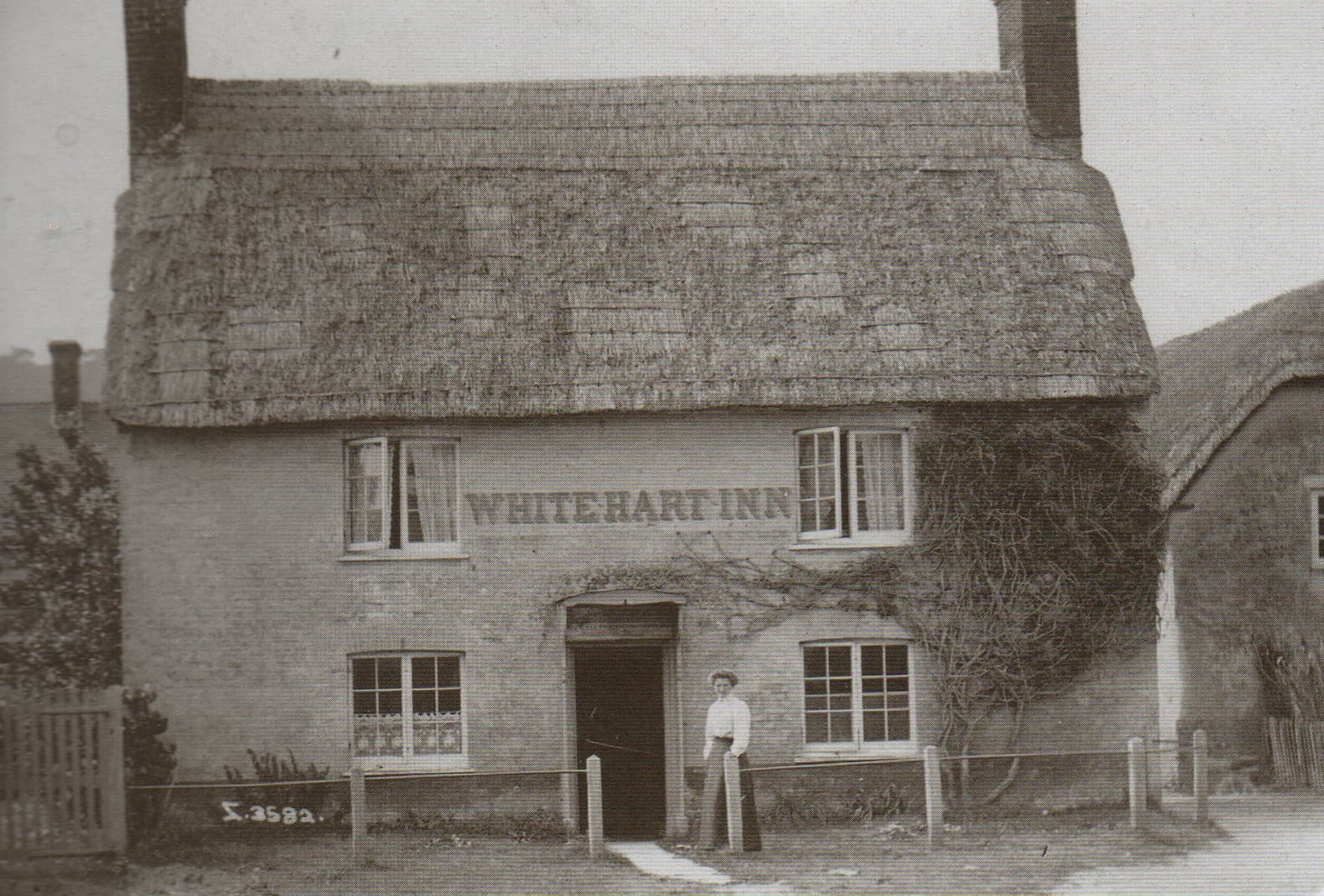Dorset Pubs Through Time (Paperback)